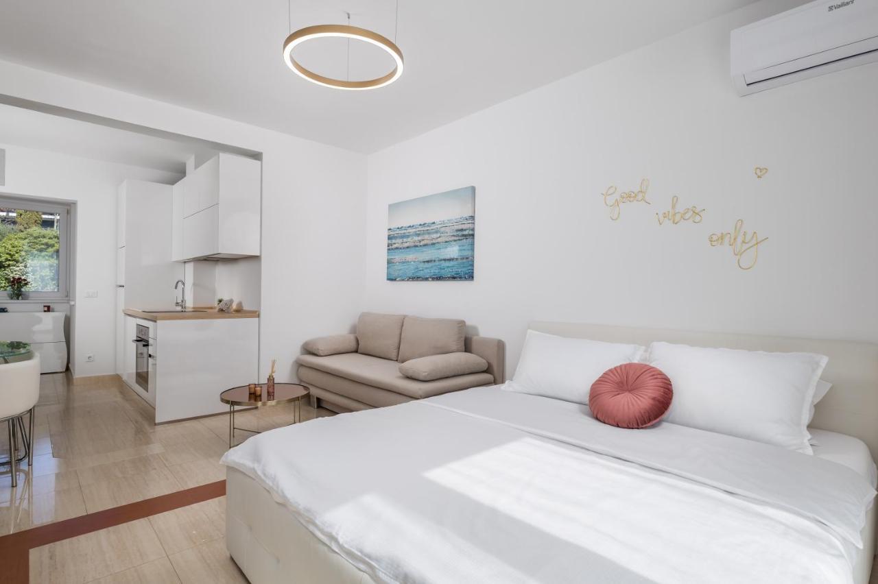 Luxury Studio Apartment Honeymoon Селце Екстериор снимка
